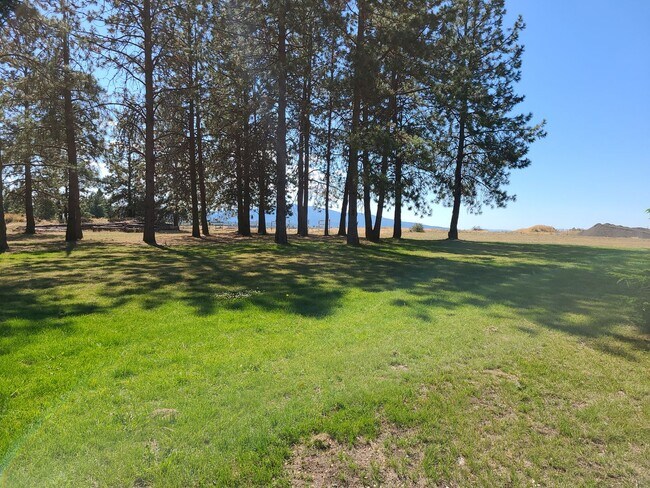 Building Photo - Beautiful Updated 3 bedroom 2.5 bath Hayde...