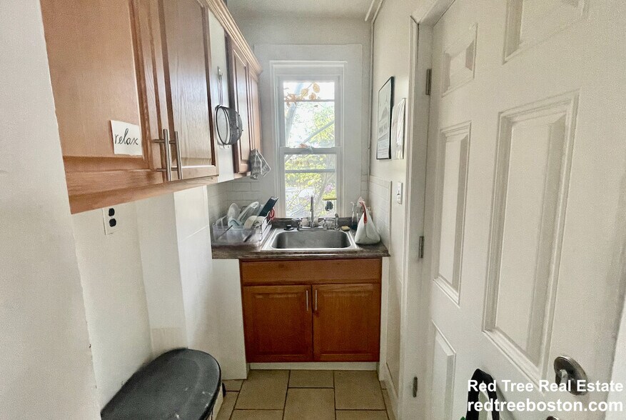 Building Photo - 10 Houghton St