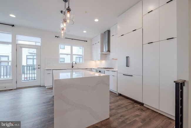 Building Photo - 11382 Emerald Park Rd