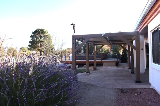 Building Photo - Golf Course Location