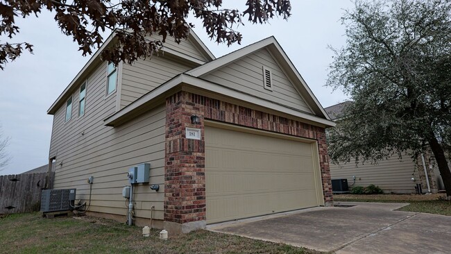 Building Photo - 4/2.5 Rental in Summerlyn Subdivision, Lea...