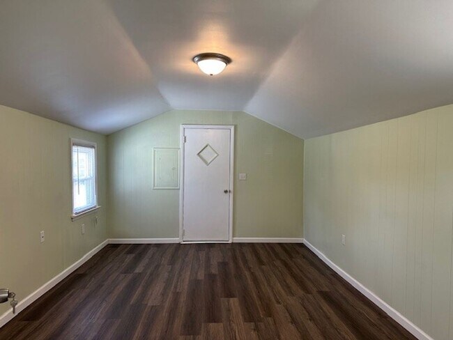 Building Photo - 153 Fisher Ave