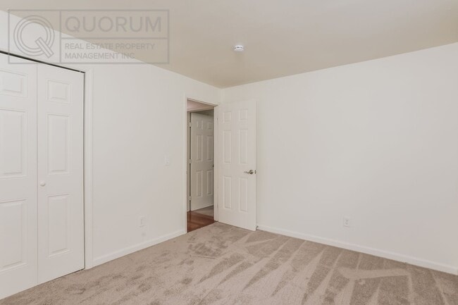 Building Photo - Beautiful 4 Bed 2 Bath House