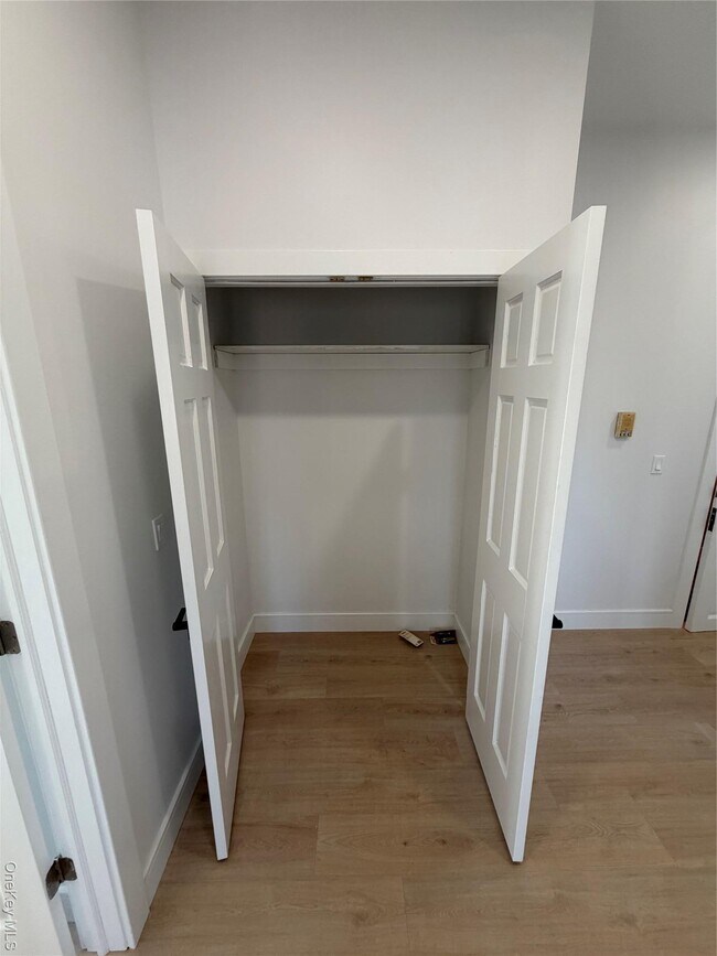 Building Photo - 554 Main St