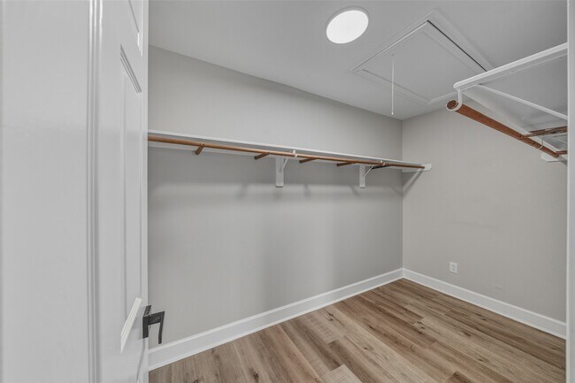 Building Photo - 1111 Kingbriar Cir