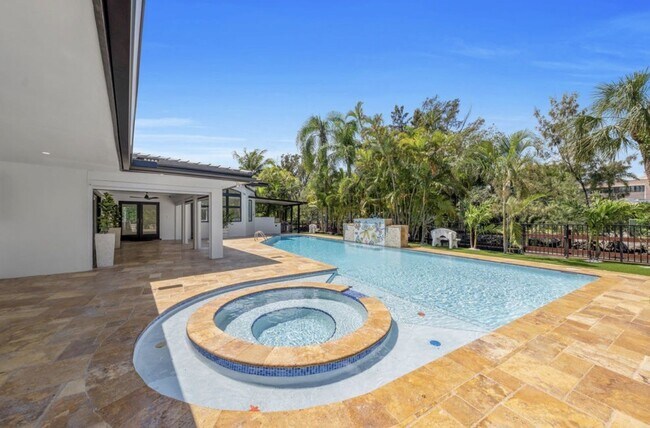 Building Photo - 5120 Carillo St