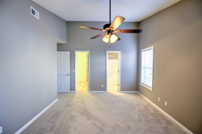 Building Photo - Gorgeous 3 BR, 2 BA , 1 Car Garage Home Of...
