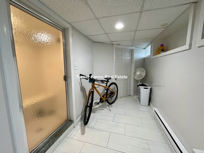 Building Photo - 77 Fairfax St