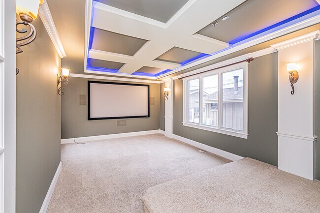 Building Photo - 361 S Elm St