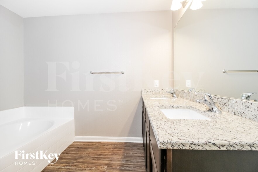 Building Photo - 5401 Zara Dr