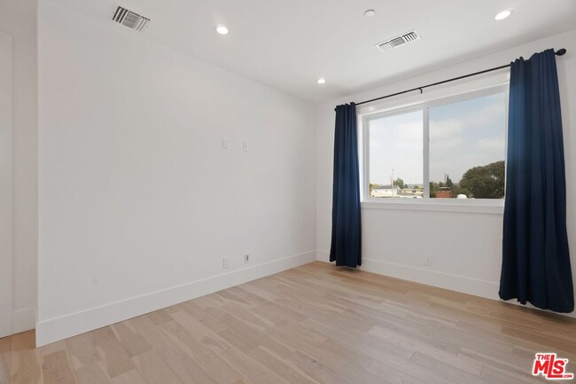 Building Photo - 12470 Lucile St