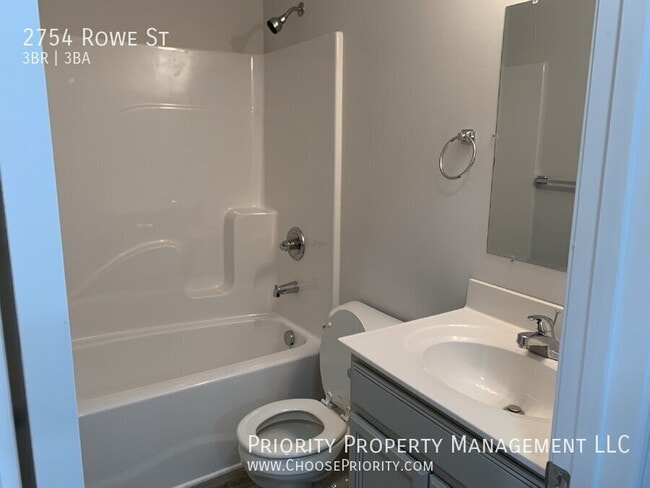 Building Photo - 2754 Rowe St