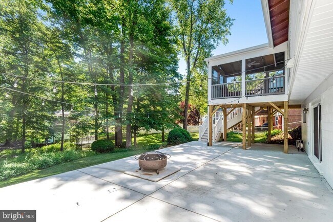 Building Photo - 5019 Fleming Dr