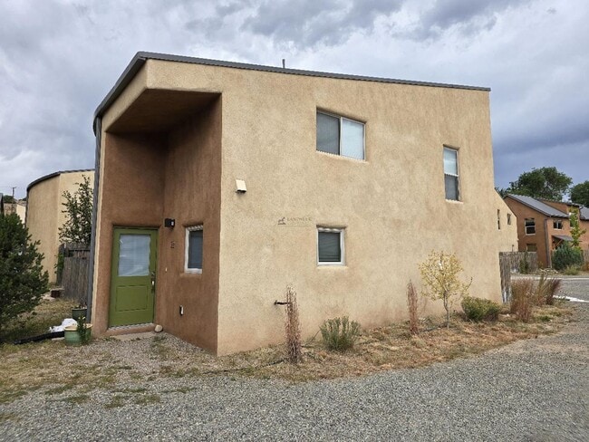 Building Photo - 2180 W Alameda St