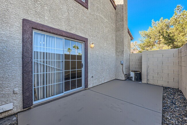 Building Photo - 2601 Twin Pines Ave