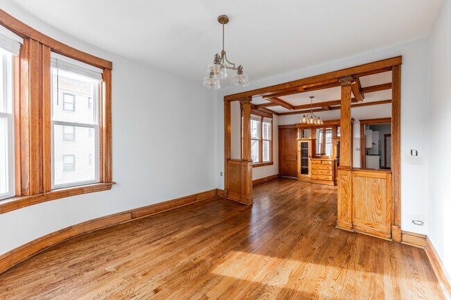 Building Photo - 2842 W Augusta Blvd