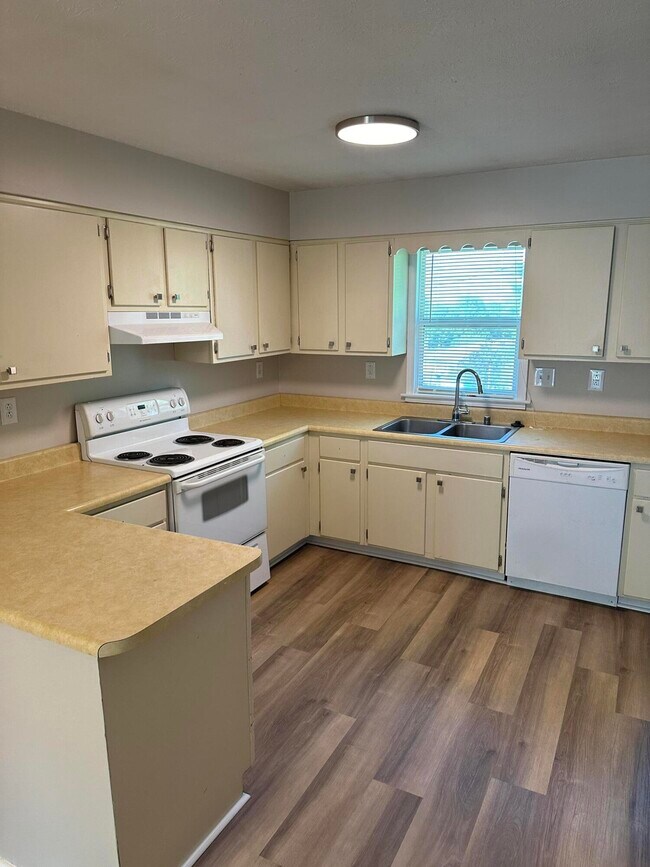 Building Photo - 788 Ridgeview Dr