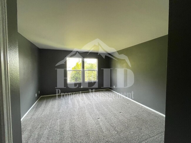 Building Photo - Exclusive Summerwind Town Home Community