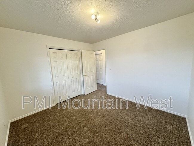 Building Photo - 49 S 200 W