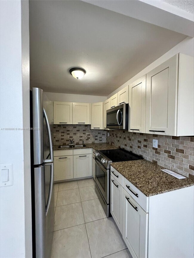 Building Photo - 6214 SW 131st Ct