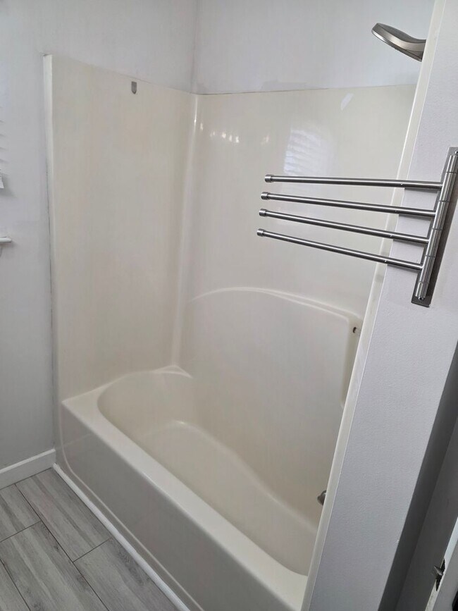 Building Photo - 4 Bedroom! Walk to Jim Warren Park, Franklin TN