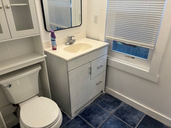 Building Photo - 39 Raymond St