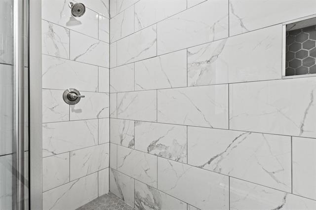 Building Photo - 724 W Gandy St