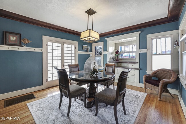 Building Photo - 2901 Grant Ave