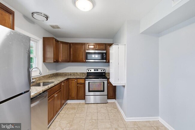 Building Photo - 1402 N Amelia St