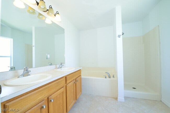 Building Photo - 343 NE 10th St