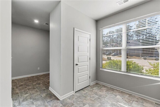 Building Photo - 2505 Piering Dr