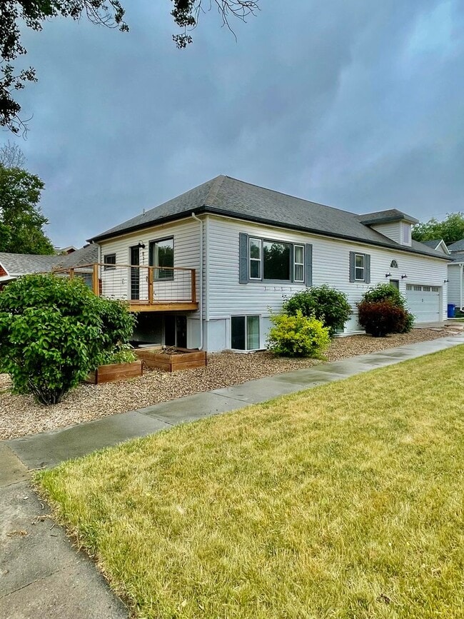 Building Photo - Beautifully Renovated 4-Bedroom Home Near West Blvd