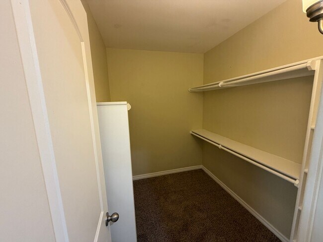 Building Photo - 2227 E Westport Dr