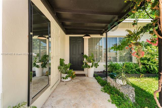 Building Photo - 1355 Biarritz Dr
