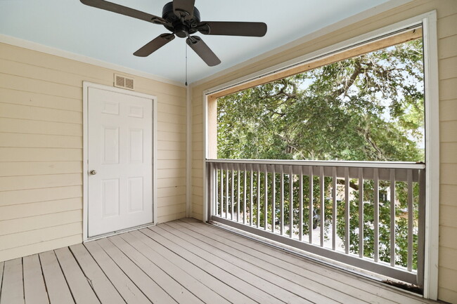 Building Photo - "Discover Coastal Comfort: Spacious 2-Bed, 2-Bath Condo at Summer House, Hilton Head Island!"