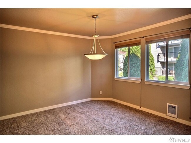 Building Photo - 2 Bed 1 Bath Condo in Remodeled Esplanade ...