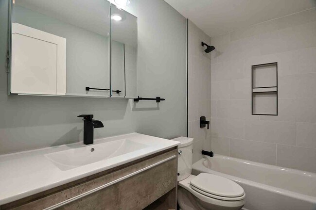 Building Photo - 2641 4th St NE