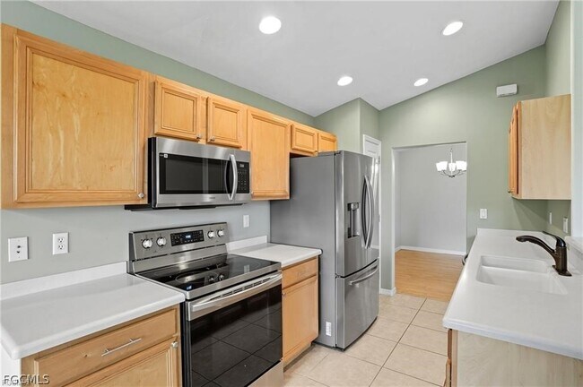 Building Photo - 2427 Woodbourne Pl