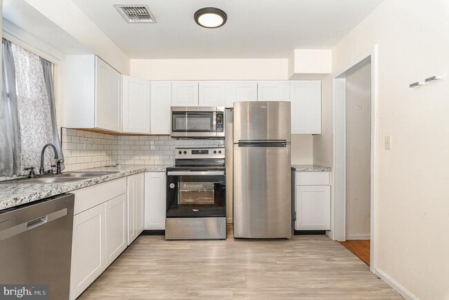 Building Photo - 302 Hickory Hill Terrace