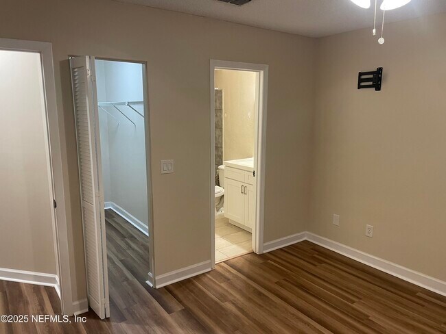 Building Photo - 85 Debarry Ave