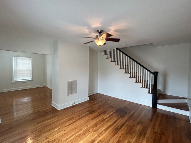 Building Photo - 1609 W Club Blvd