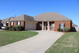 Building Photo - Home for rent in Hghland Ridge