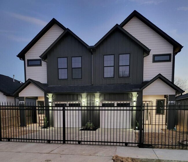 Building Photo - 4618 Davenport St