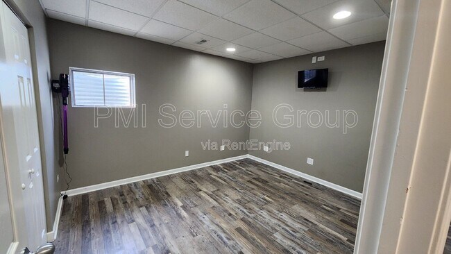 Building Photo - 2903 Carol Dr