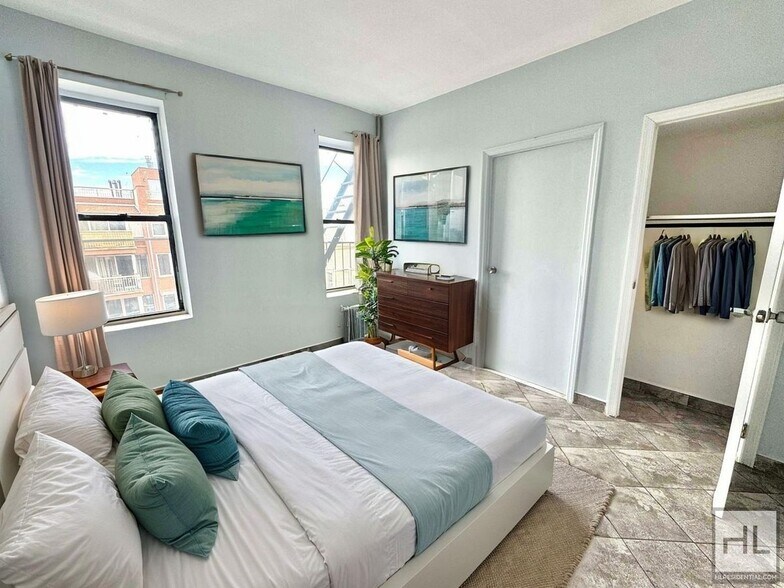 Building Photo - BAY 22 STREET