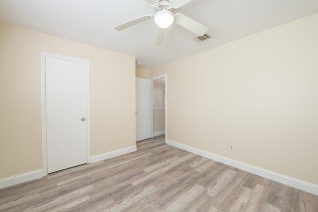 Building Photo - 529 W Metcalfe St