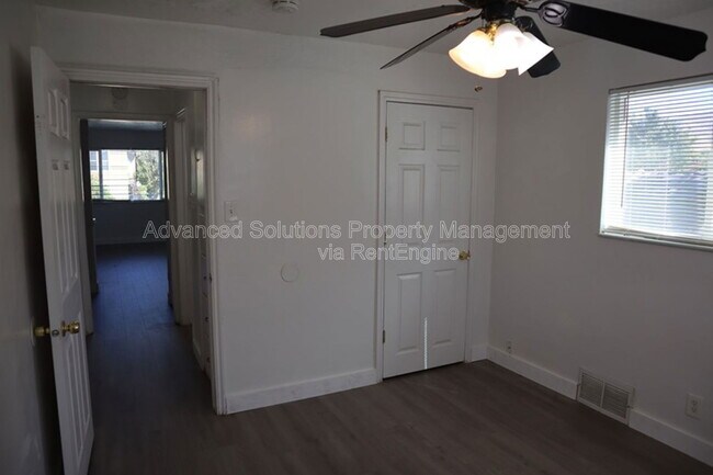 Building Photo - 370 E Sherman Ave