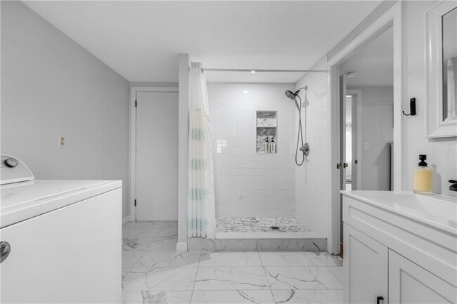 Building Photo - 384 Valley Rd