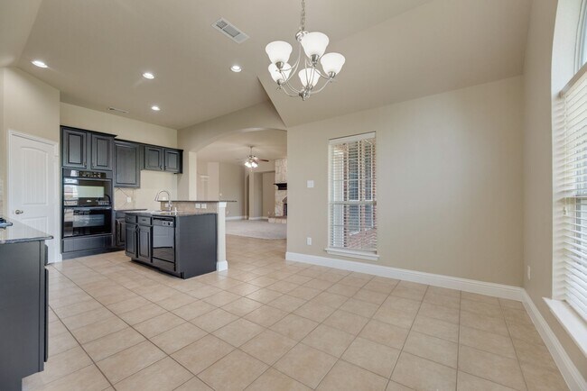 Building Photo - A must see home in Grand Prairie!