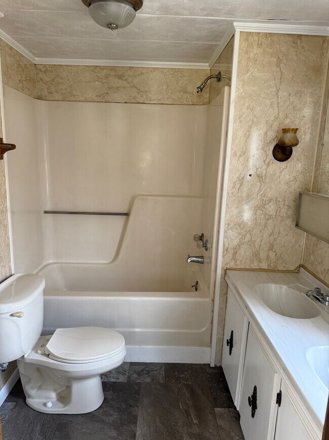 Building Photo - 14 Peach Orchard Rd